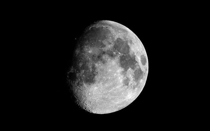 High-resolution desktop wallpaper Waxing Gibbous Moon by chickenwire