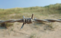 High-resolution desktop wallpaper Barbed Wire by Jos Bouthoorn