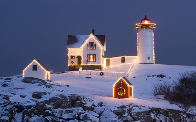 High-resolution desktop wallpaper Christmas Lighthouse by Ron Phillips