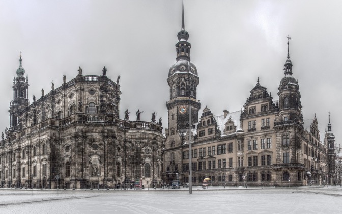 High-resolution desktop wallpaper Theaterplatz Dresden by dhfotos