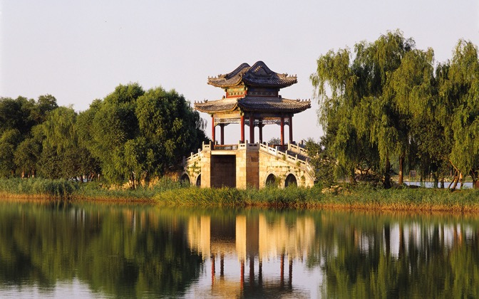 High-resolution desktop wallpaper The West Bund of the Summer Palace Beijing by bingham008