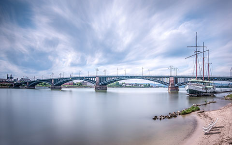 High-resolution desktop wallpaper Theodor-Heuss-Bridge by Martin Habiger